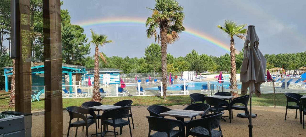 Mobilhome 2 Ch,1 Salon 40M2 De Charme Dans Camping *** Saint-Julien-en-Born Zewnętrze zdjęcie